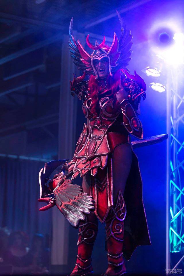 Cosplay Tyrande Maestra en rojo por Vilina Cosplay Cosplay Tyrande Maestra en rojo por Vilina Cosplay